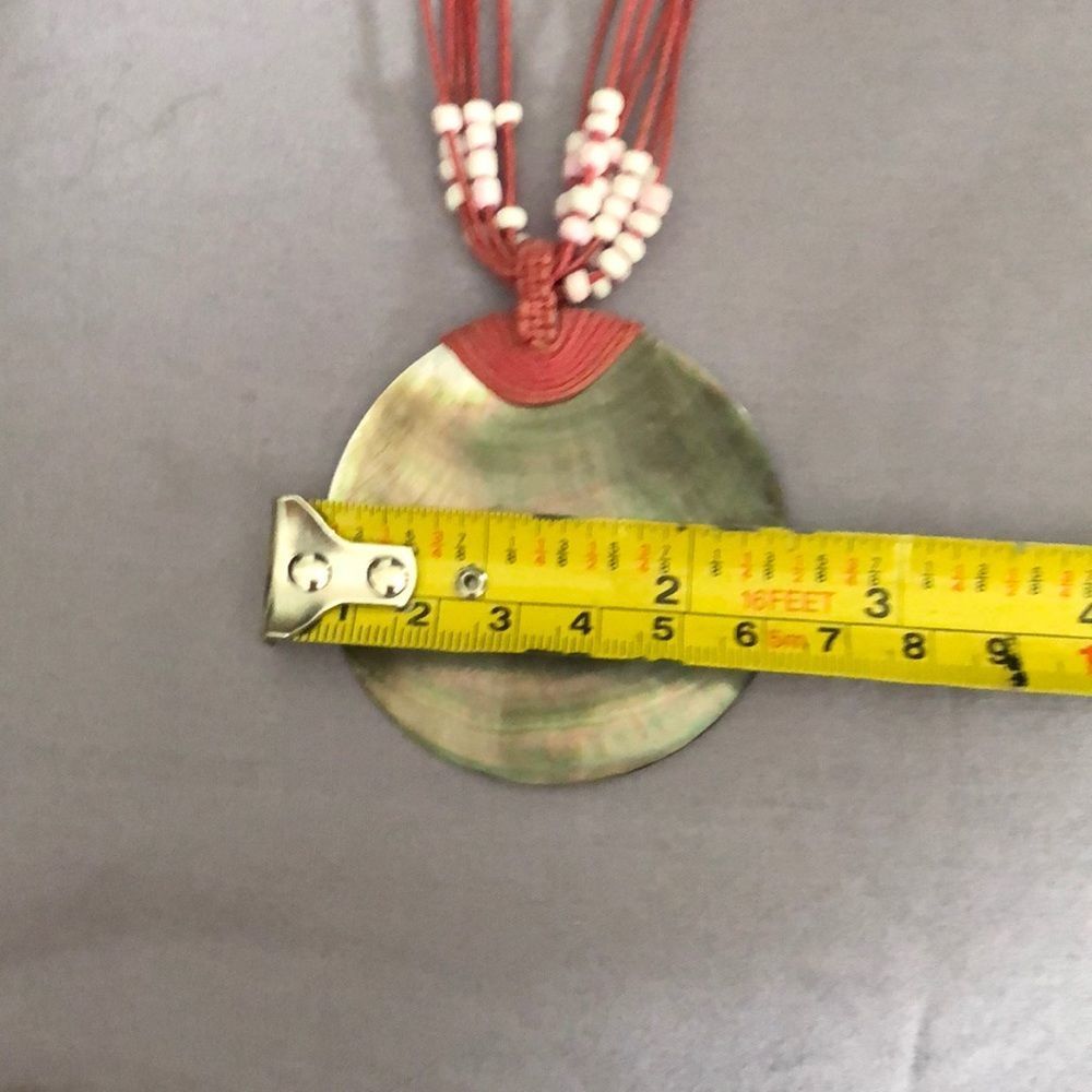 Handmade shell necklace - Picture 4 of 6